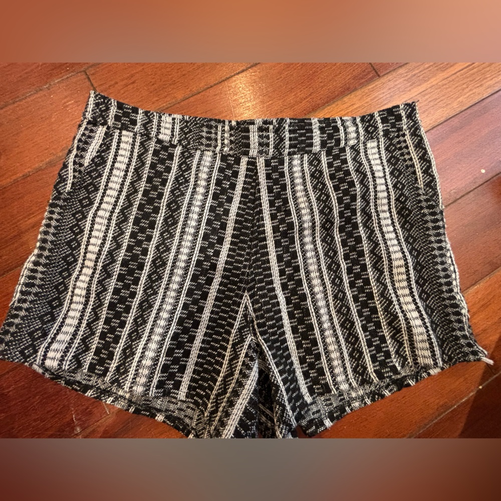 QUINN sweater shorts size large